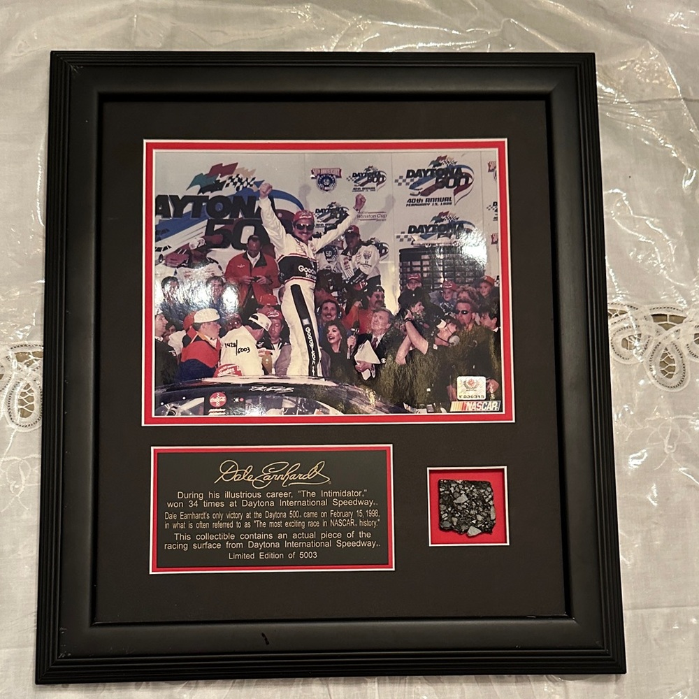 Framed Dale Earnhardt 1998 Daytona 500 Photo plaque with missing glass.